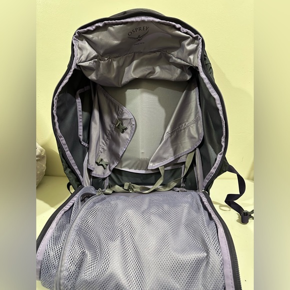 Osprey Black and purple Wheeled Travel Bag - Picture 6 of 8